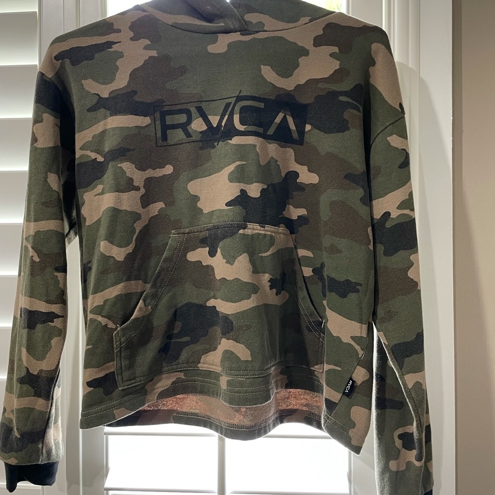 Cropped RVCA hoodie